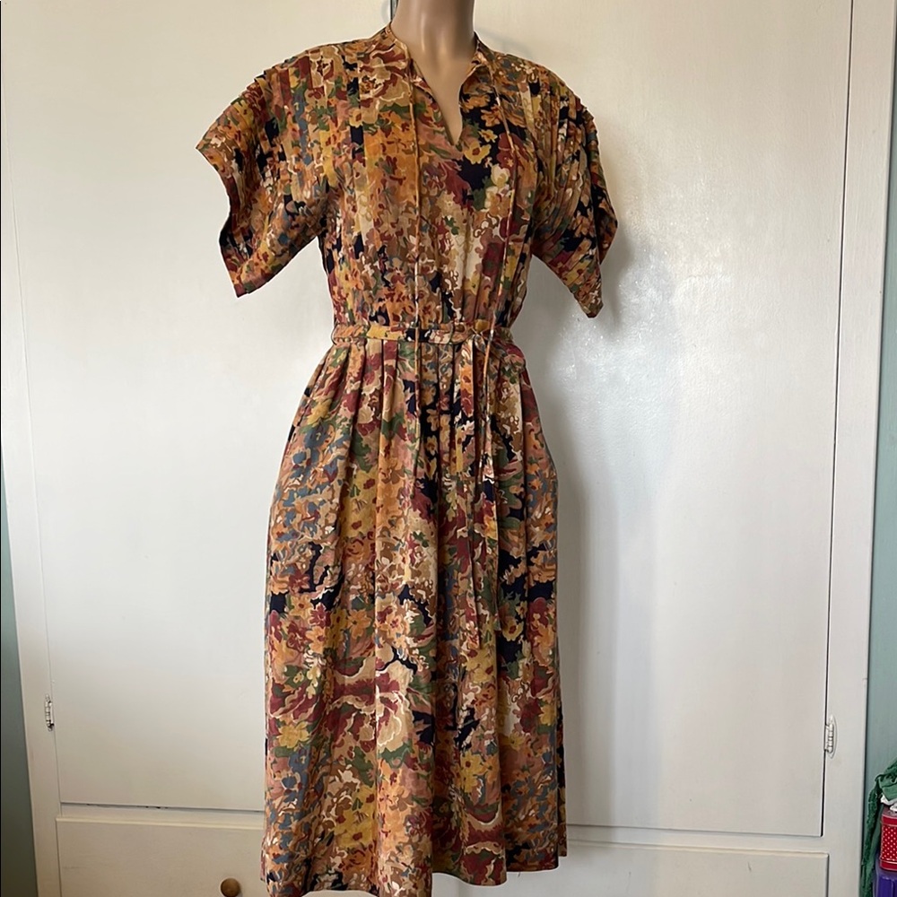 AFL-CIO  Albert Nipón VINTAGE V-Neck Floral  print w pocket ,Women size 8” DRESS